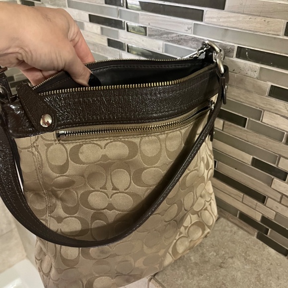 100% authentic Coach Crossbody - Picture 2 of 5